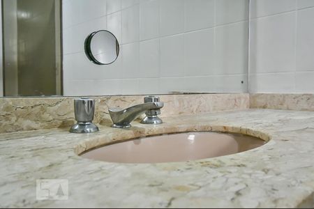 Apartamento à venda com 168m², 4 quartos e 3 vagasBanheiro da Suíte 1