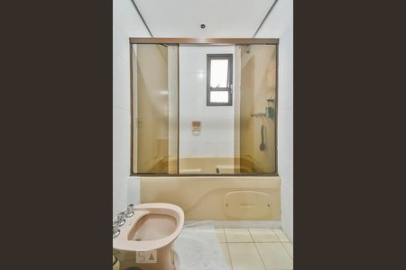 Apartamento à venda com 168m², 4 quartos e 3 vagasBanheiro da Suíte 1