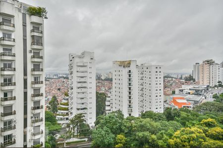 Apartamento à venda com 168m², 4 quartos e 3 vagasVista da Suíte 2