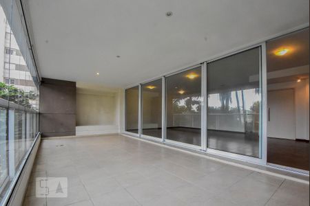 Apartamento para alugar com 184m², 3 quartos e sem vaga Apartamento para alugar com 184m², 3 quartos e sem vagaVaranda
