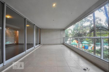Apartamento para alugar com 184m², 3 quartos e sem vaga Apartamento para alugar com 184m², 3 quartos e sem vagaVaranda