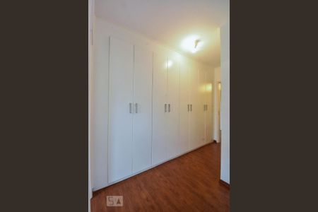 Apartamento para alugar com 184m², 3 quartos e sem vaga Apartamento para alugar com 184m², 3 quartos e sem vagaCloset