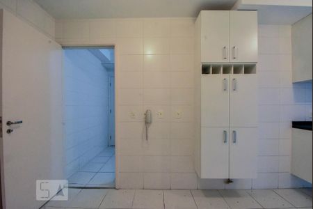 Apartamento para alugar com 184m², 3 quartos e sem vaga Apartamento para alugar com 184m², 3 quartos e sem vagaCozinha