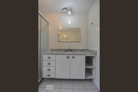 Apartamento para alugar com 184m², 3 quartos e sem vaga Apartamento para alugar com 184m², 3 quartos e sem vagaBanheiro Suíte 01