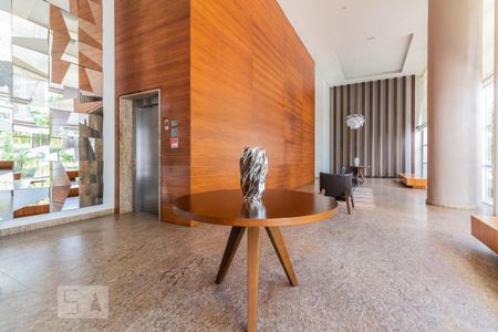 Apartamento para alugar com 184m², 3 quartos e sem vaga Apartamento para alugar com 184m², 3 quartos e sem vagaHall