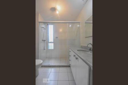 Apartamento para alugar com 184m², 3 quartos e sem vaga Apartamento para alugar com 184m², 3 quartos e sem vagaBanheiro Suíte 01