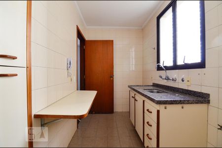 Cozinha de apartamento para alugar com 2 quartos, 70m² em Vila Rossi, Campinas