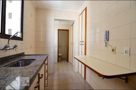 Cozinha de apartamento para alugar com 2 quartos, 70m² em Vila Rossi, Campinas
