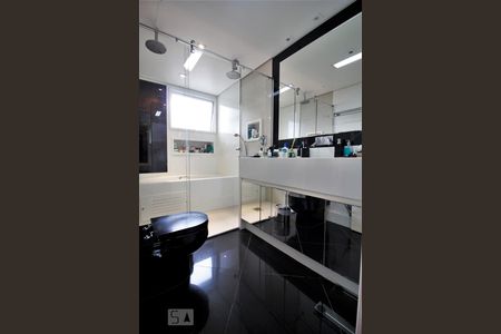 Apartamento à venda com 180m², 4 quartos e 3 vagasBanheiro da suíte 3