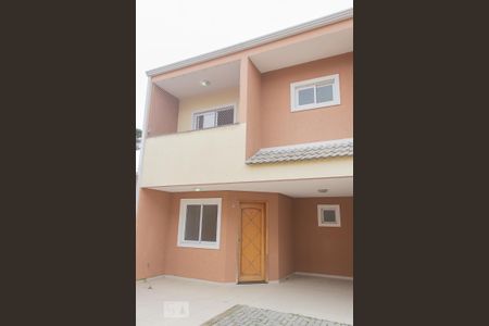 Casa de condomínio para alugar com 107m², 3 quartos e 2 vagas Casa de condomínio para alugar com 107m², 3 quartos e 2 vagasFachada