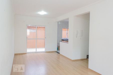 Sala de casa de condomínio para alugar com 3 quartos, 107m² em Uberaba, Curitiba
