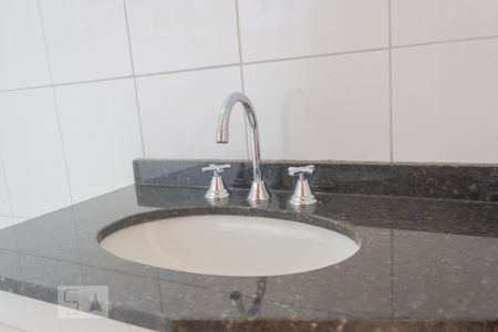 Banheiro Suite  de casa de condomínio para alugar com 3 quartos, 107m² em Uberaba, Curitiba