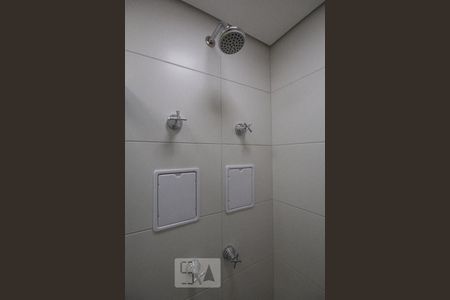 Banheiro de kitnet/studio para alugar com 1 quarto, 35m² em Real Parque, São Paulo