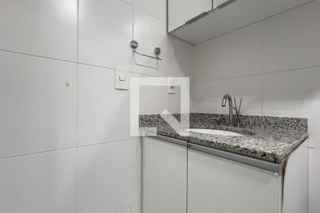 Banheiro de apartamento para alugar com 1 quarto, 38m² em Jardim Flor da Montanha, Guarulhos