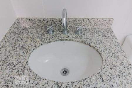 Pia do banheiro de kitnet/studio para alugar com 1 quarto, 38m² em Jardim Flor da Montanha, Guarulhos