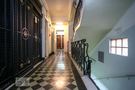 Apartamento à venda com 70m², 1 quarto e sem vaga Apartamento à venda com 70m², 1 quarto e sem vagaCorredores do Prédio