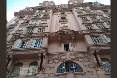 Apartamento à venda com 70m², 1 quarto e sem vaga Apartamento à venda com 70m², 1 quarto e sem vagaFachada