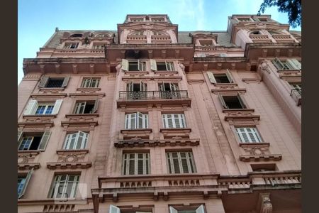 Apartamento à venda com 70m², 1 quarto e sem vaga Apartamento à venda com 70m², 1 quarto e sem vagaFachada