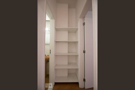 Apartamento à venda com 60m², 1 quarto e 1 vagaCorredor/Prateleiras