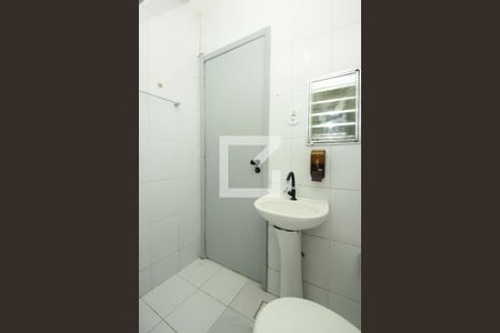 Banheiro de kitnet/studio para alugar com 1 quarto, 32m² em Centro, Rio de Janeiro