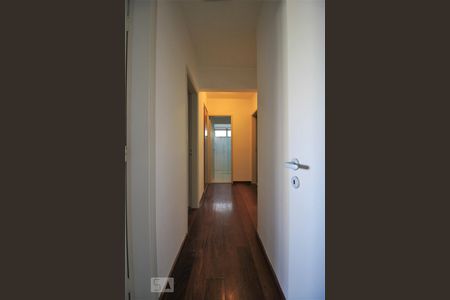 Corredor de apartamento à venda com 3 quartos, 150m² em Vila Andrade, São Paulo