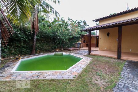 Casa à venda com 692m², 3 quartos e 3 vagasPiscina