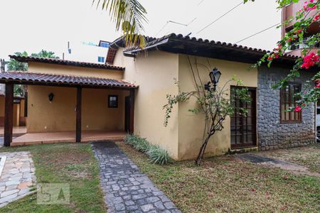 Casa à venda com 692m², 3 quartos e 3 vagasFachada
