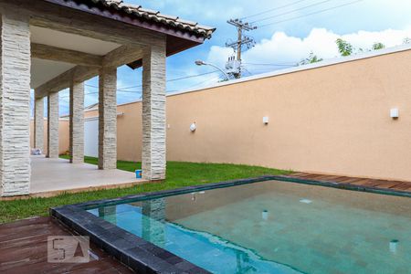 Casa à venda com 250m², 4 quartos e 4 vagas Casa à venda com 250m², 4 quartos e 4 vagasPiscina