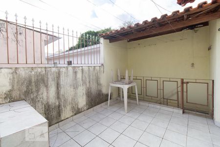 Casa à venda com 190m², 2 quartos e 2 vagas Casa à venda com 190m², 2 quartos e 2 vagasQuintal dos fundos