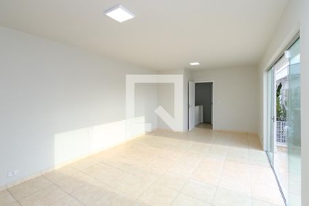 Casa à venda com 200m², 4 quartos e 2 vagas Casa à venda com 200m², 4 quartos e 2 vagasSalão