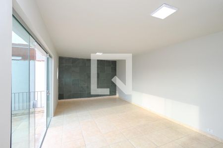 Casa à venda com 200m², 4 quartos e 2 vagas Casa à venda com 200m², 4 quartos e 2 vagasSalão