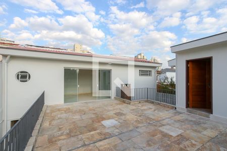 Casa à venda com 200m², 4 quartos e 2 vagas Casa à venda com 200m², 4 quartos e 2 vagasTerraço
