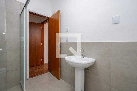 Casa à venda com 200m², 4 quartos e 2 vagas Casa à venda com 200m², 4 quartos e 2 vagasBanheiro