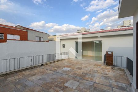Casa à venda com 200m², 4 quartos e 2 vagas Casa à venda com 200m², 4 quartos e 2 vagasTerraço