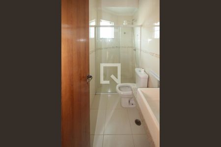 Casa à venda com 140m², 3 quartos e 4 vagas Casa à venda com 140m², 3 quartos e 4 vagasBanheiro da Suíte