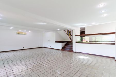 Casa de condomínio para alugar com 500m², 5 quartos e 4 vagasSALA