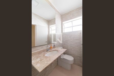 Apartamento à venda com 55m², 2 quartos e 1 vaga Apartamento à venda com 55m², 2 quartos e 1 vagaBanheiro