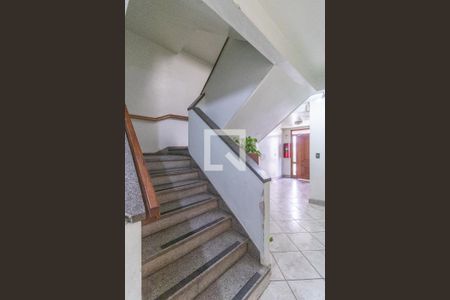 Apartamento à venda com 55m², 2 quartos e 1 vaga Apartamento à venda com 55m², 2 quartos e 1 vagaEscada
