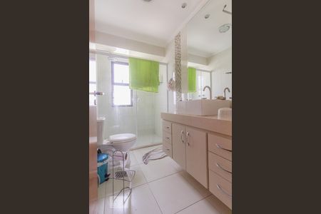 Apartamento à venda com 126m², 4 quartos e 3 vagasBanheiro Quarto 2