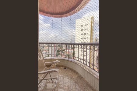 Apartamento à venda com 126m², 4 quartos e 3 vagasVaranda Quarto 2