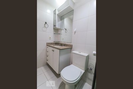 Apartamento à venda com 240m², 4 quartos e 3 vagasBanheiro Quarto 03 (Suíte)