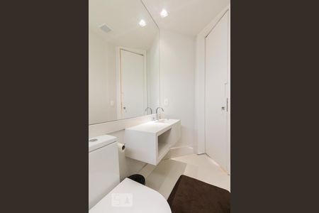 Banheiro  de apartamento para alugar com 1 quarto, 56m² em Parque da Mooca, São Paulo