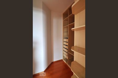 Apartamento à venda com 300m², 4 quartos e 4 vagasCloset da Suíte 1