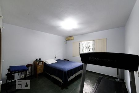 Casa à venda com 240m², 3 quartos e 3 vagasSuíte