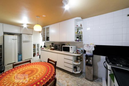 Casa à venda com 240m², 3 quartos e 3 vagasCozinha