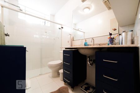 Casa à venda com 240m², 3 quartos e 3 vagasBanheiro