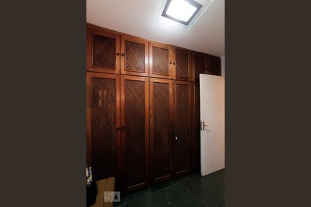 Casa à venda com 240m², 3 quartos e 3 vagasSuíte