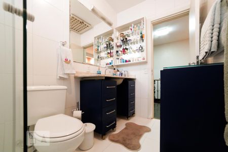 Casa à venda com 240m², 3 quartos e 3 vagasBanheiro