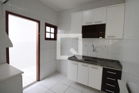 Casa de condomínio para alugar com 70m², 2 quartos e 1 vagaCozinha - Armários