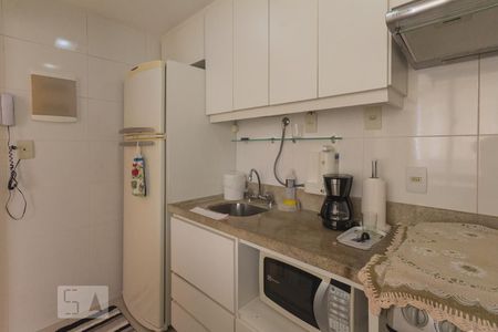 Cozinha de apartamento para alugar com 1 quarto, 70m² em Barra da Tijuca, Rio de Janeiro